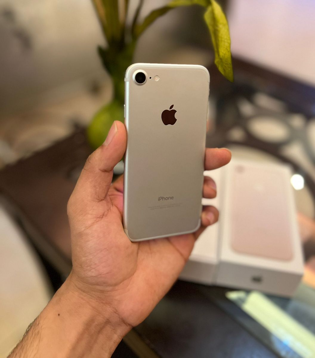 iPhone 7 (iOS 15) - Image 1