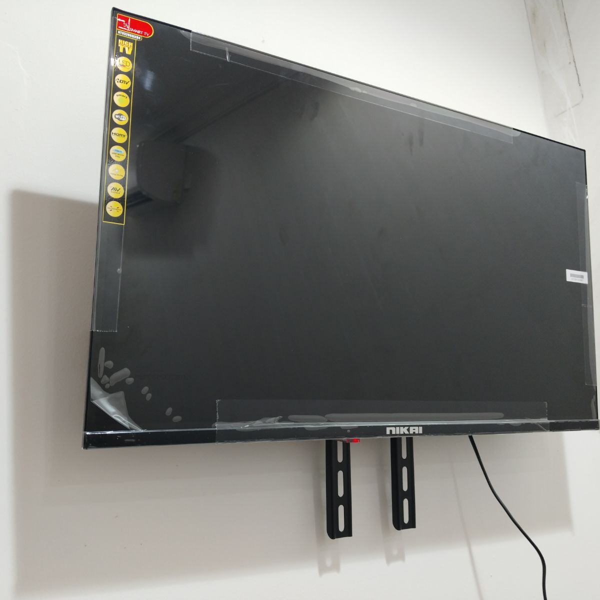 NIKAI Smart LED TV _32 inch. 3 months used.Brand new - Image 3