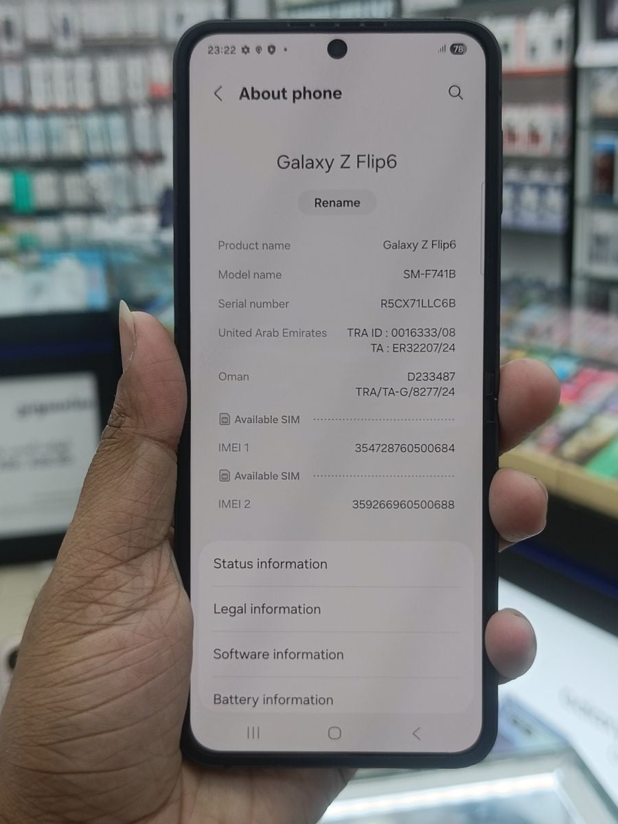 Samsung Galaxy Z Flip 6 - Image 1