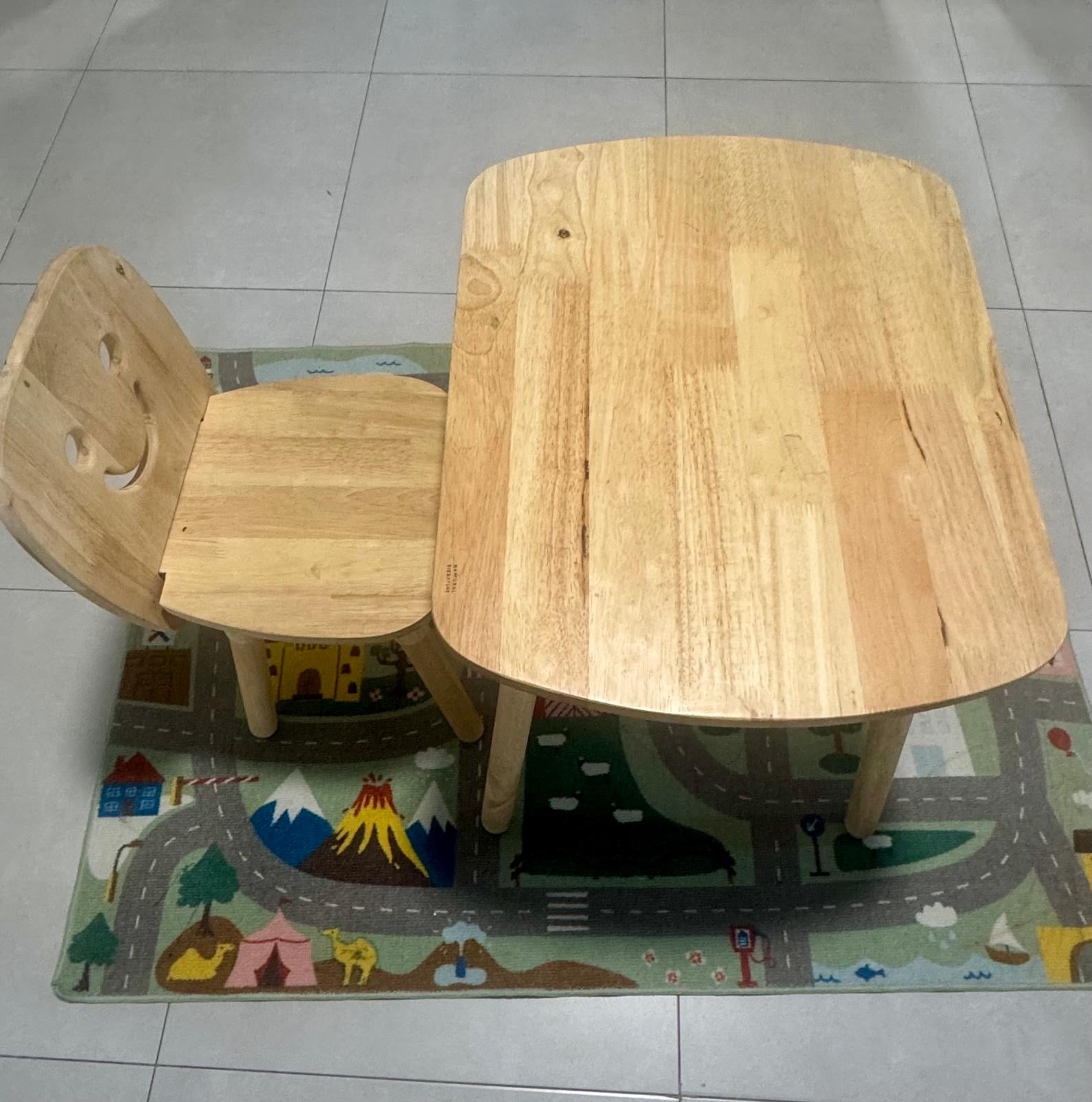 Kid study table, chair and carpet  - Image 2