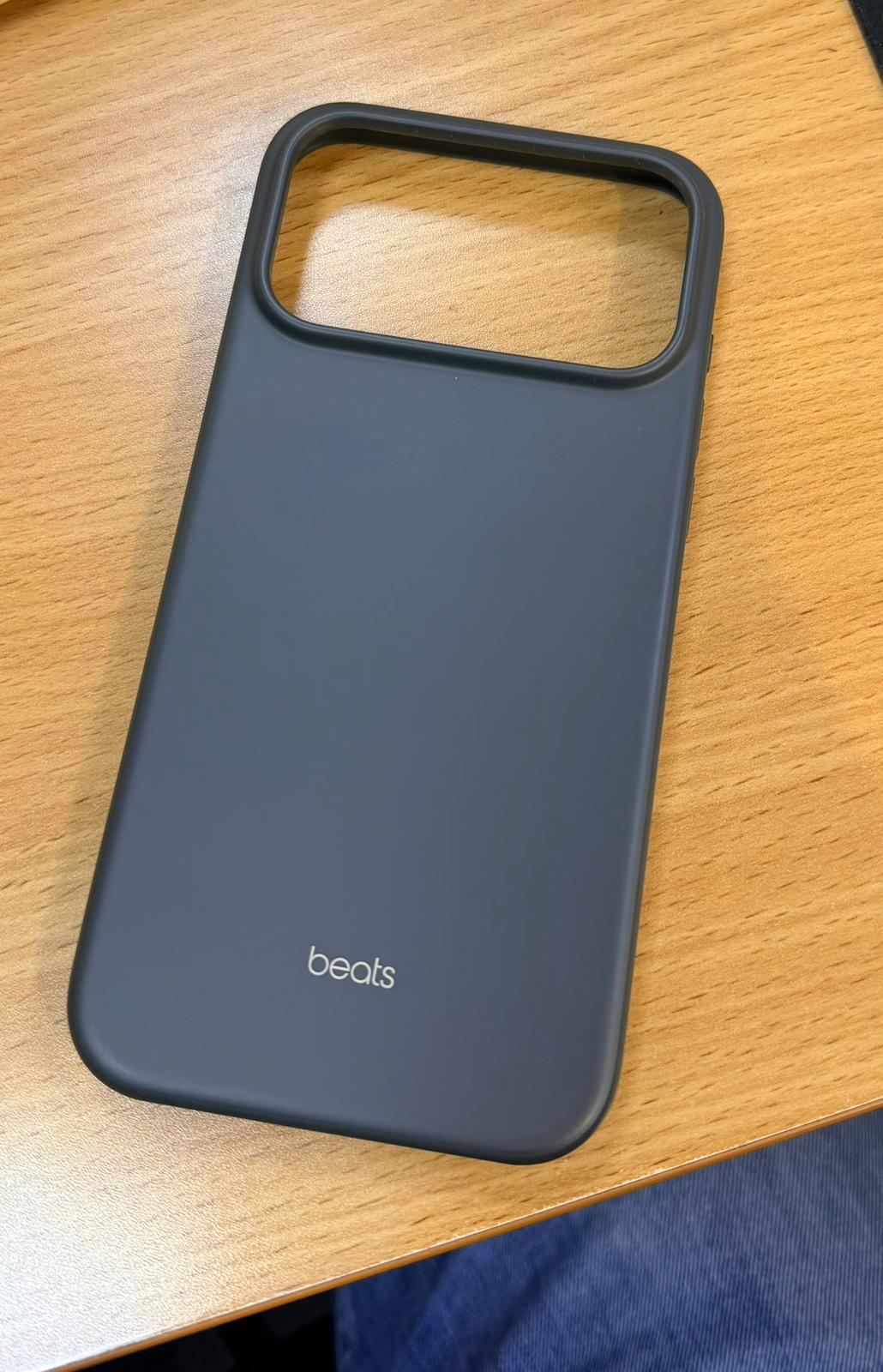 BEATS case - iPhone 17 pro max - Image 1