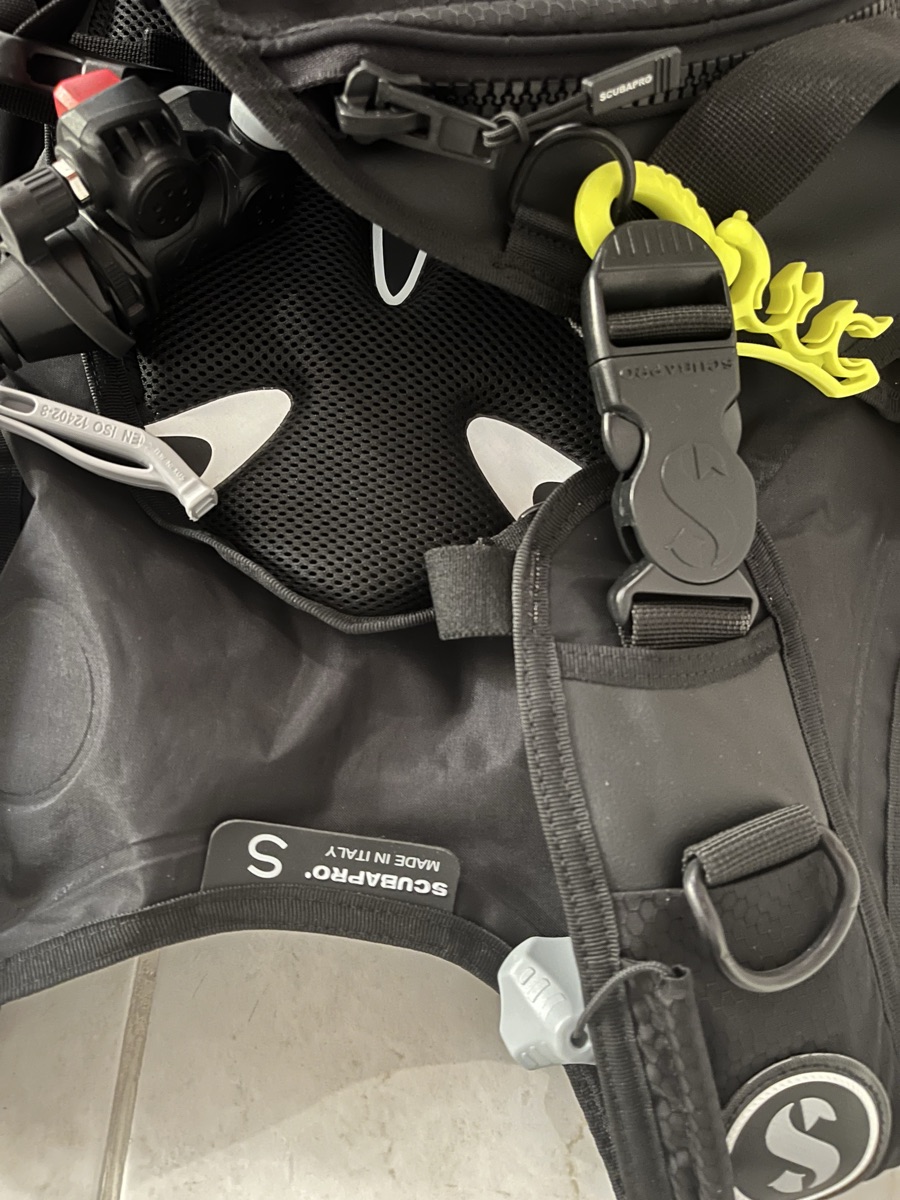 Scuba diving wetsuit and BCD - Image 6