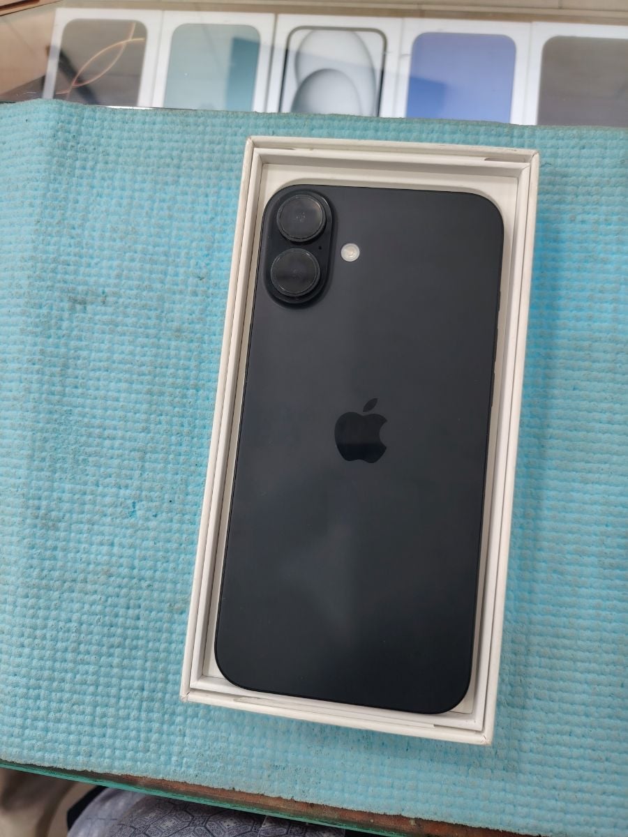 I phone 16 plus 128gb black - Image 4