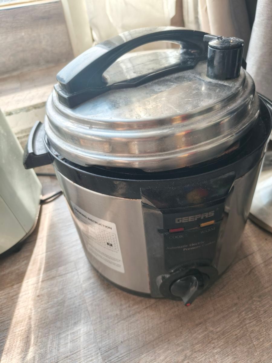 Clikon air fryer + geepas cocker machine - Image 2