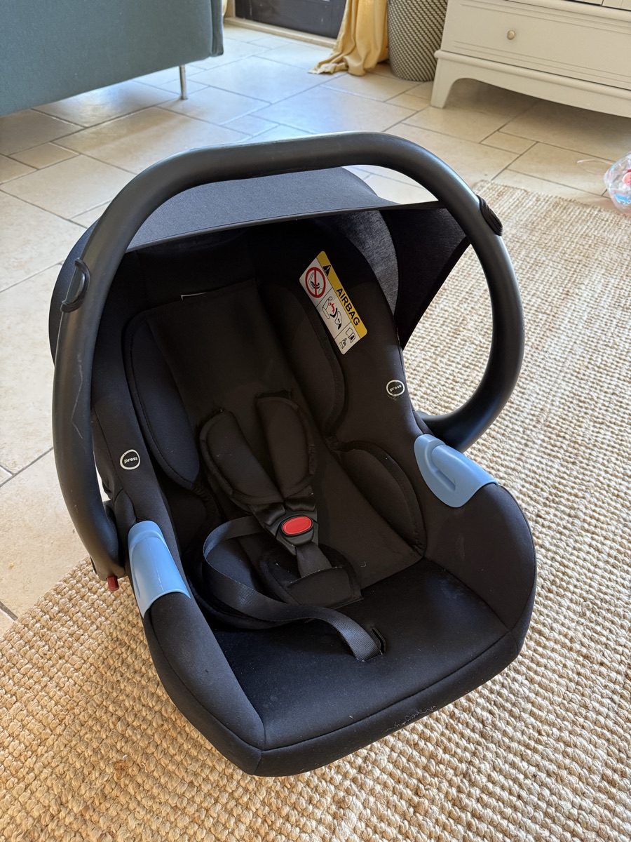 Car seat with iso fix base - Image 2