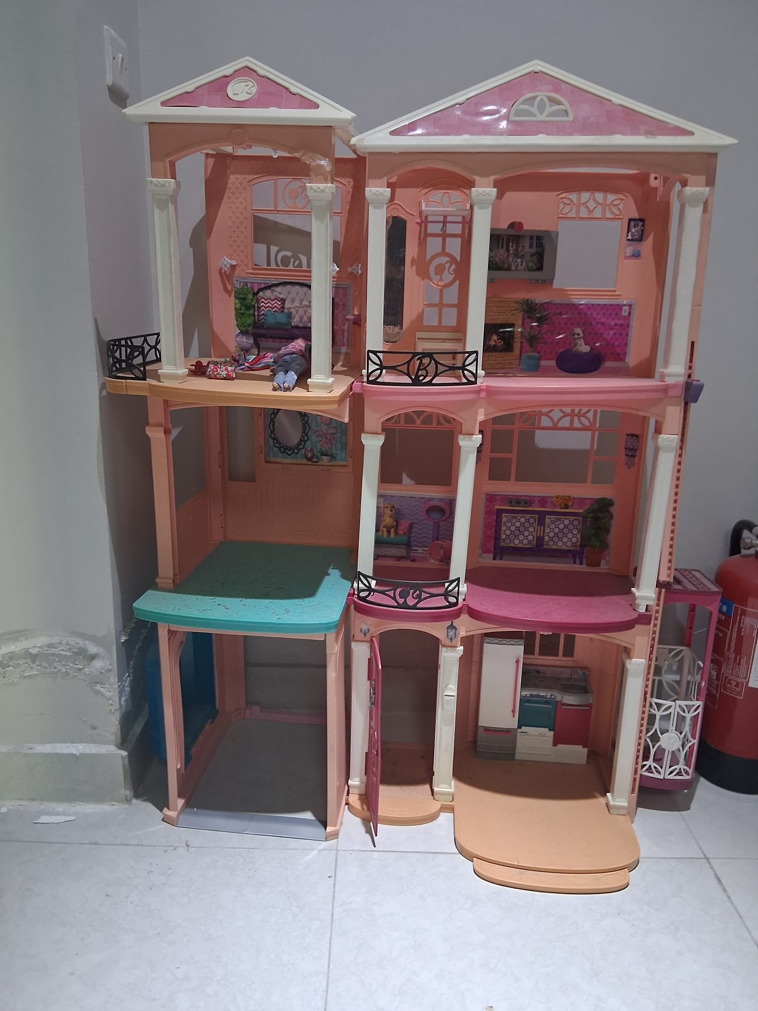Doll house 3ft height - Image 1