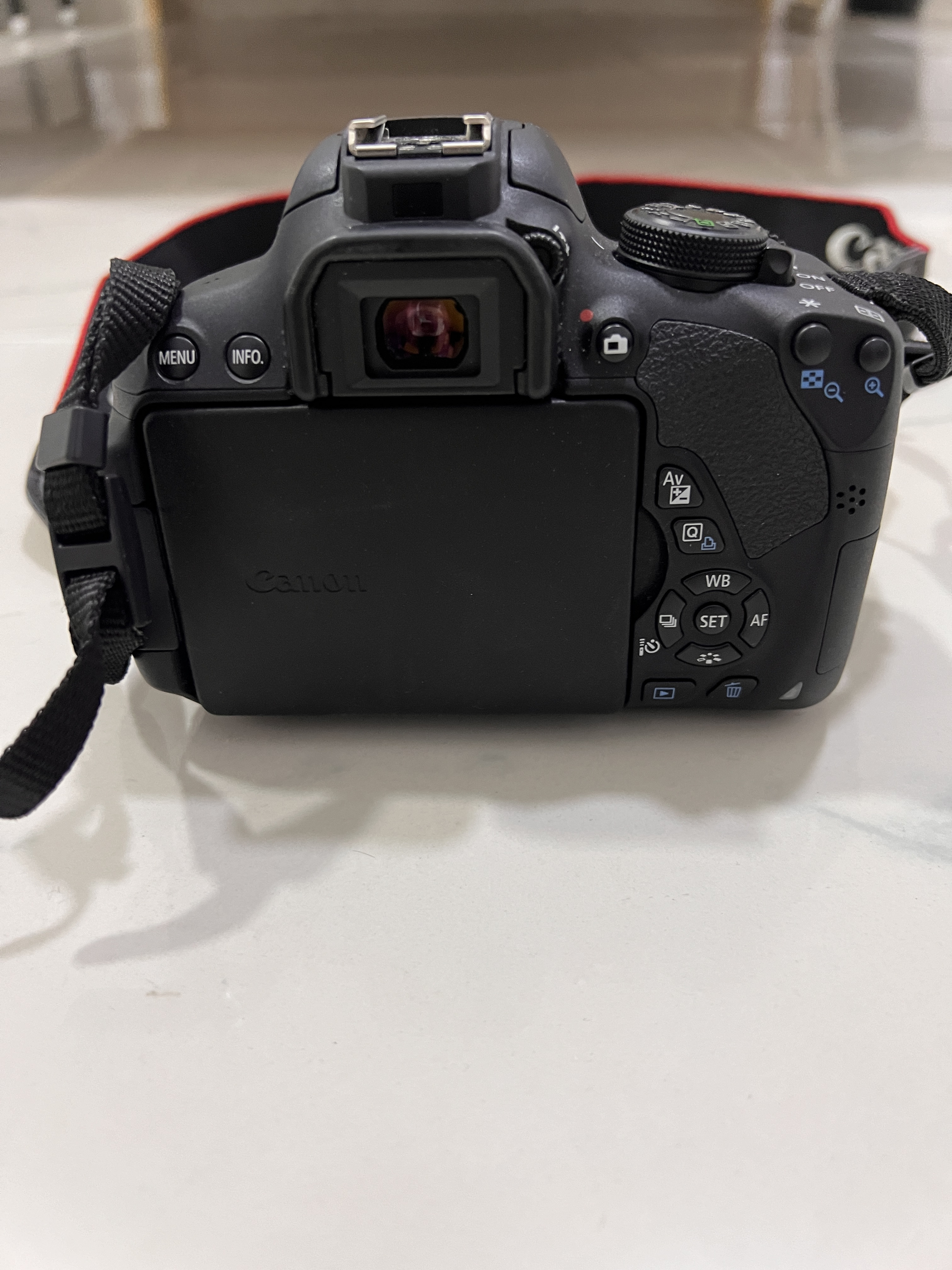 Canon DSLR 700D 18-55mm Lens with extra 50mm Lens - Image 5