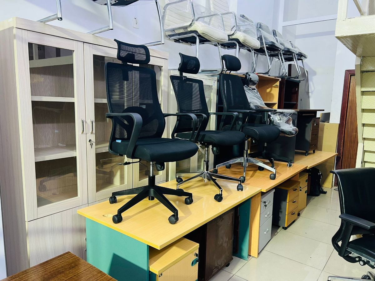 Used office desk and chair buy sell in Qatar Whatsapp link -https://wa.me/97455157083 - Image 6