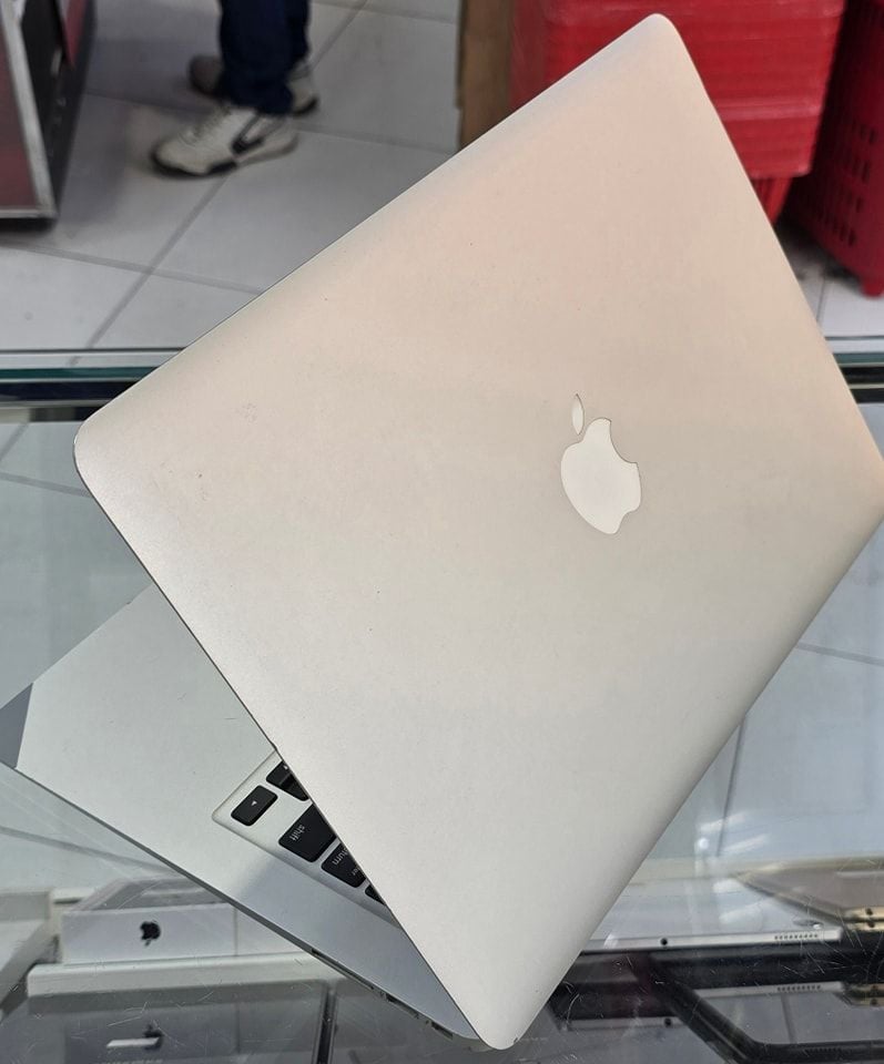 MacBook Air i5 / 2017
8GB RAM 256GB SSD STORAGE - Image 1