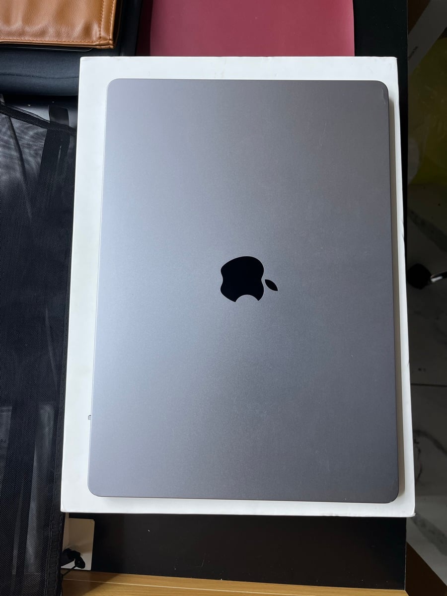 MacBook Air M3 15inch - Image 1