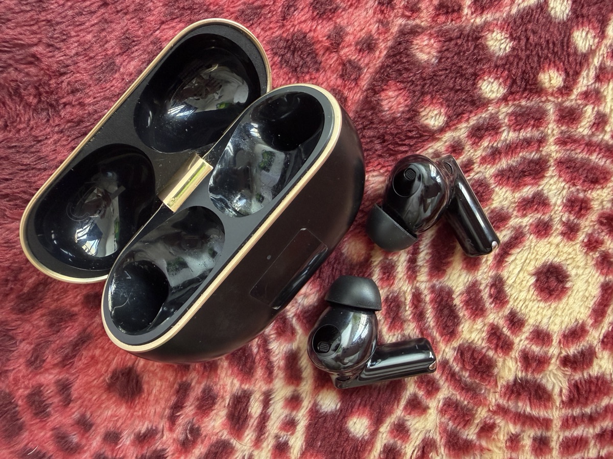 Urgent Sale Negotiable : Huawei Earbuds Pro 4 is on sale - Image 1