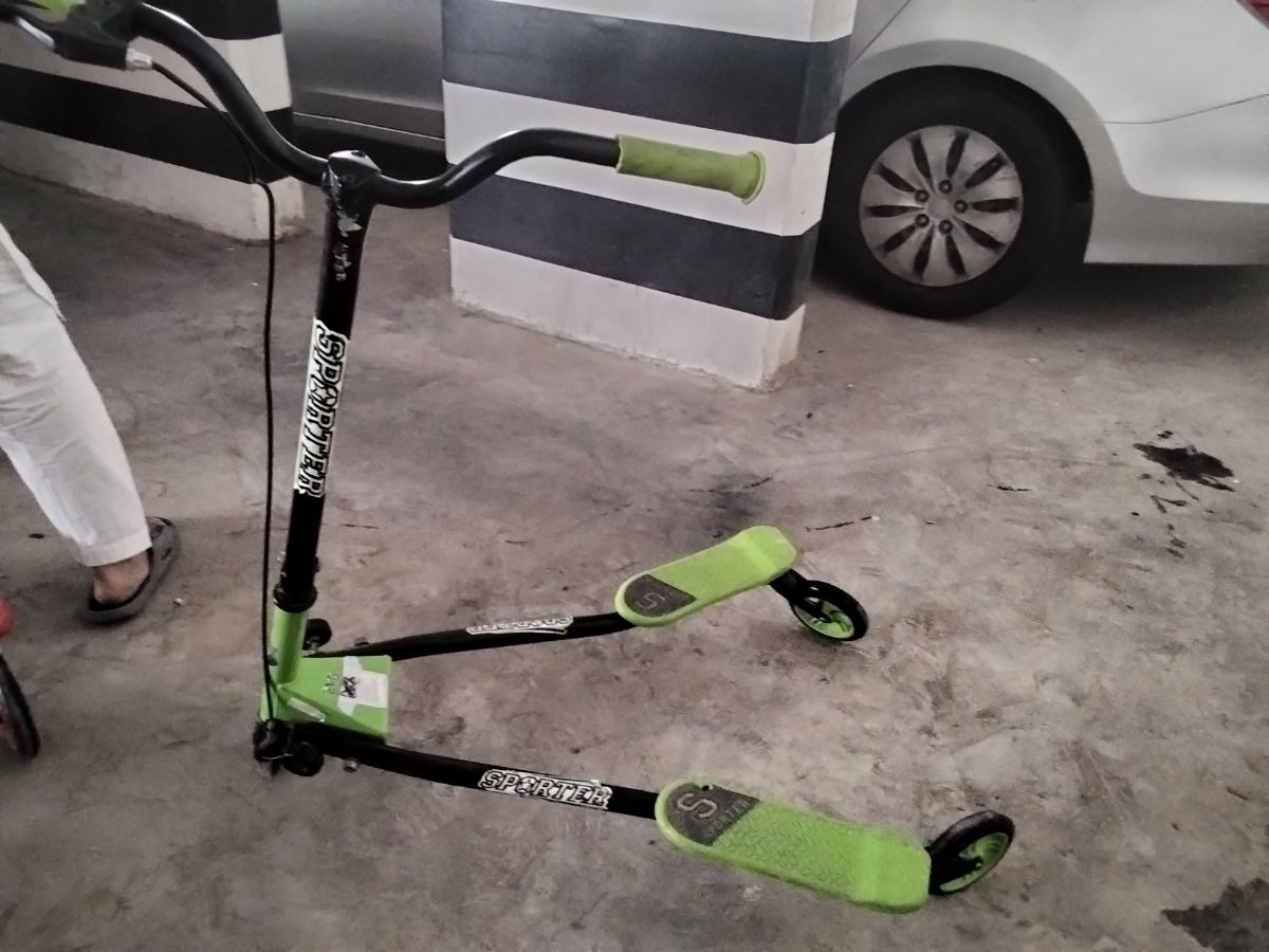 Three wheeler scooter - Image 2