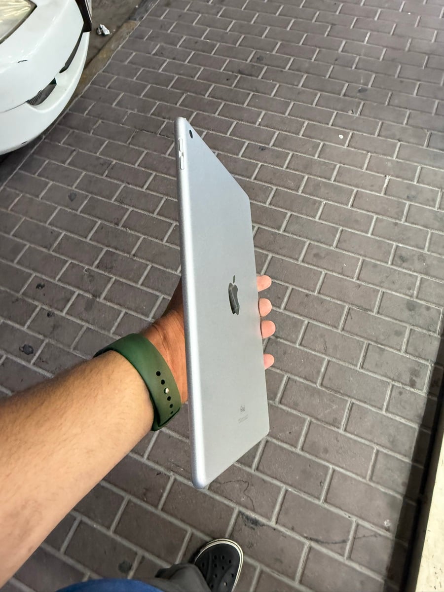 IPad 8genaration - Image 4