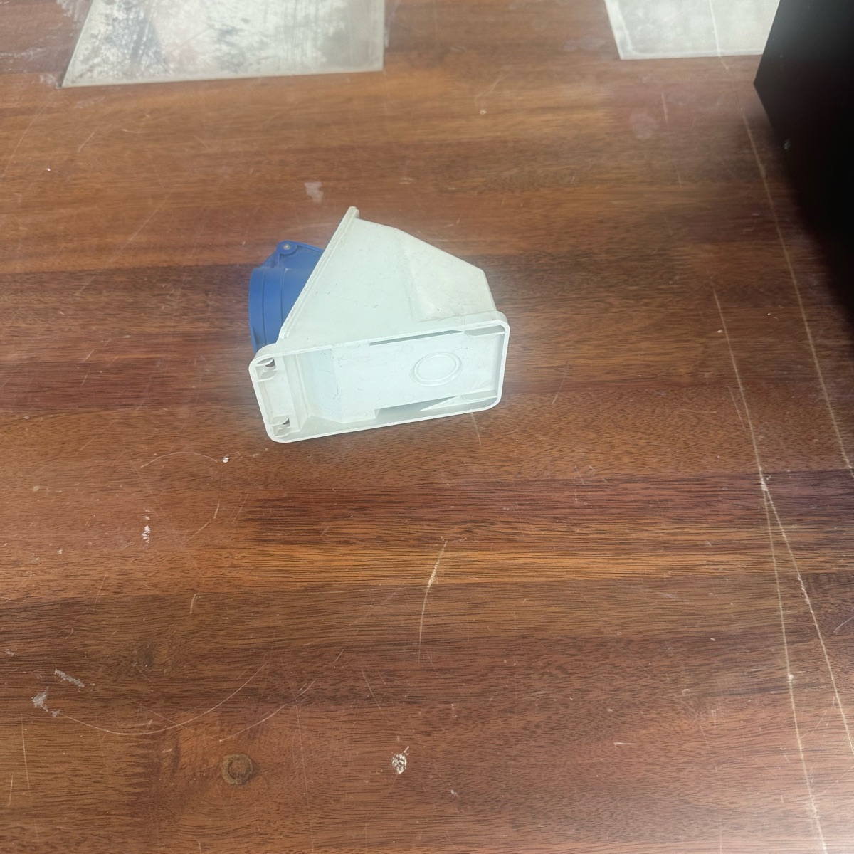 Industrial Socket - Wallmount - مقبس صناعي - مثبت على الحائط - Image 6