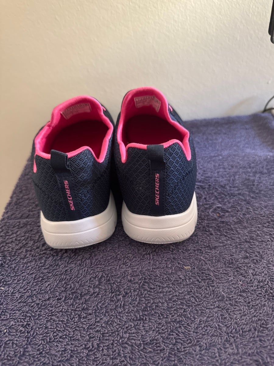 Women Sketchers - Image 1