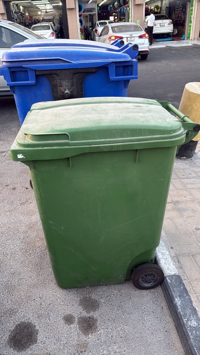 Large & Small Dustbin for sale - Image 2