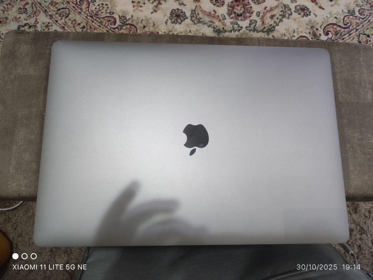 Macbook pro 16 inch i9 processor with touch bar - Image 1