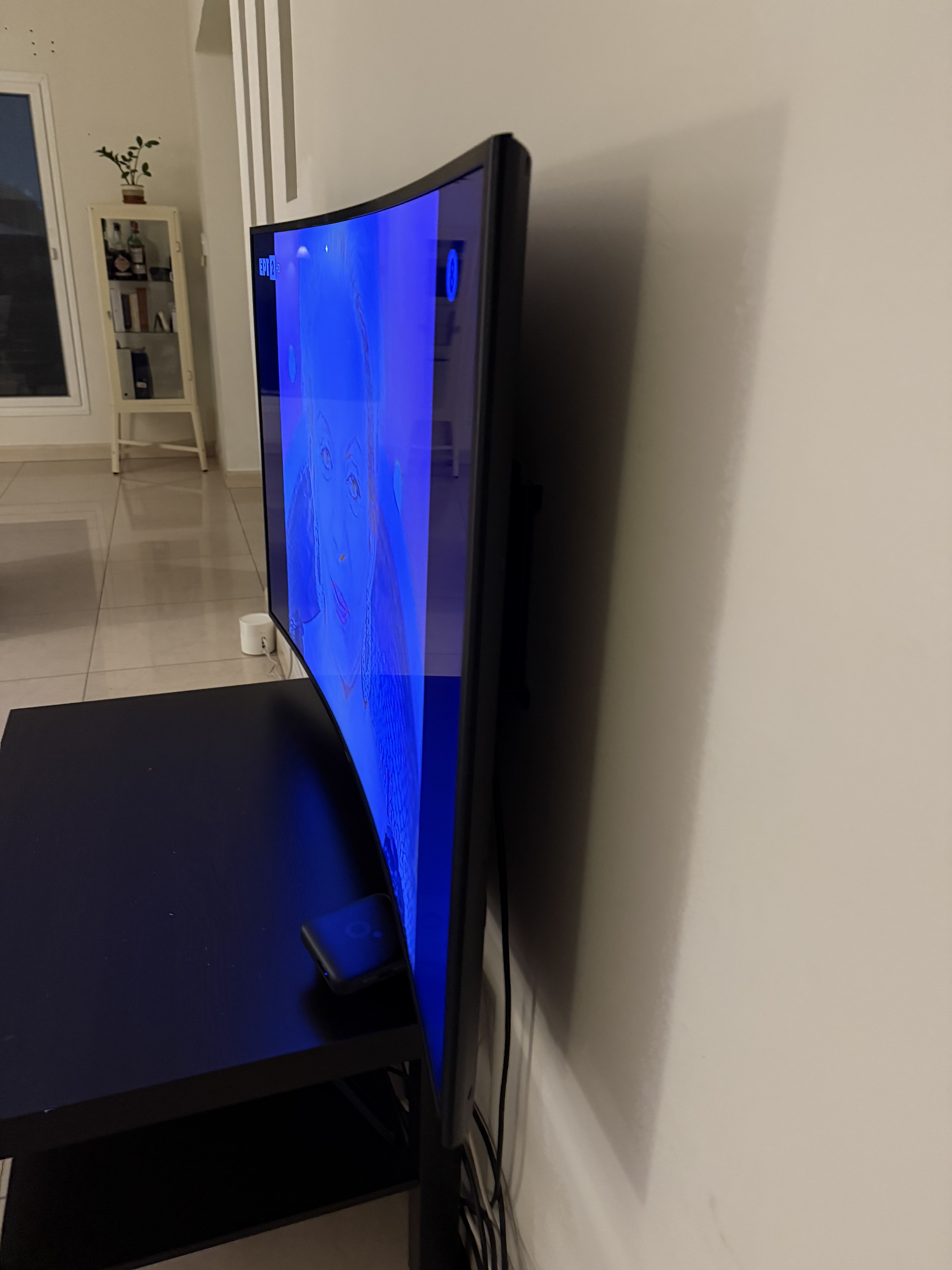 Samsung 55" Curved Ultra High Definition - Image 3