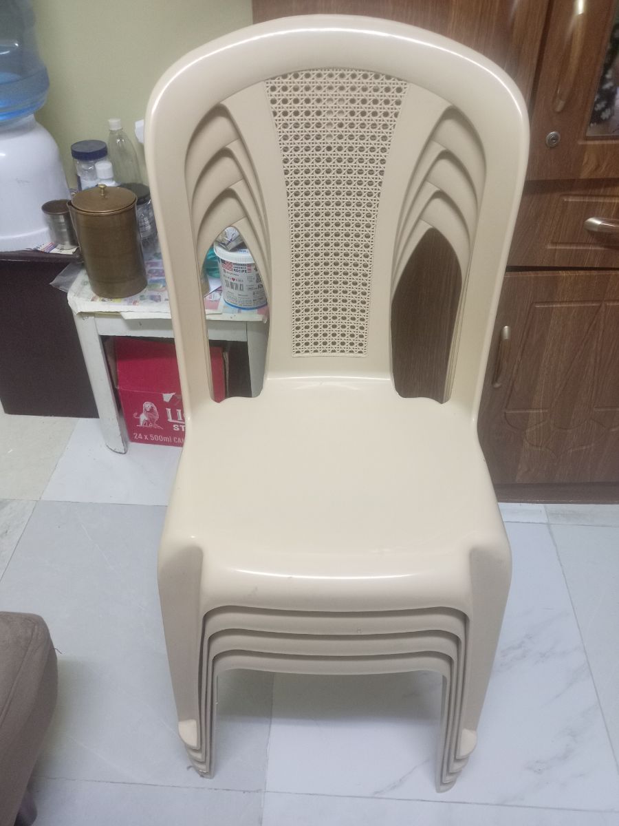 4 no's Solid new chairs. - Image 2