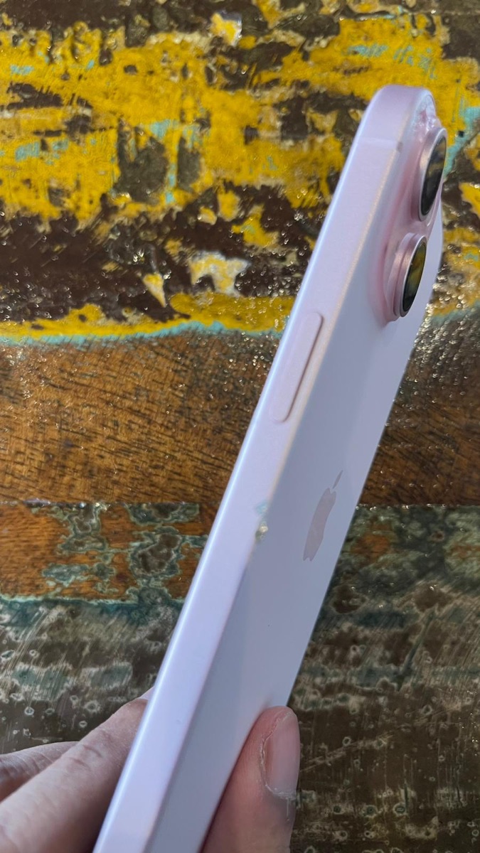 iPhone 15 - Image 2