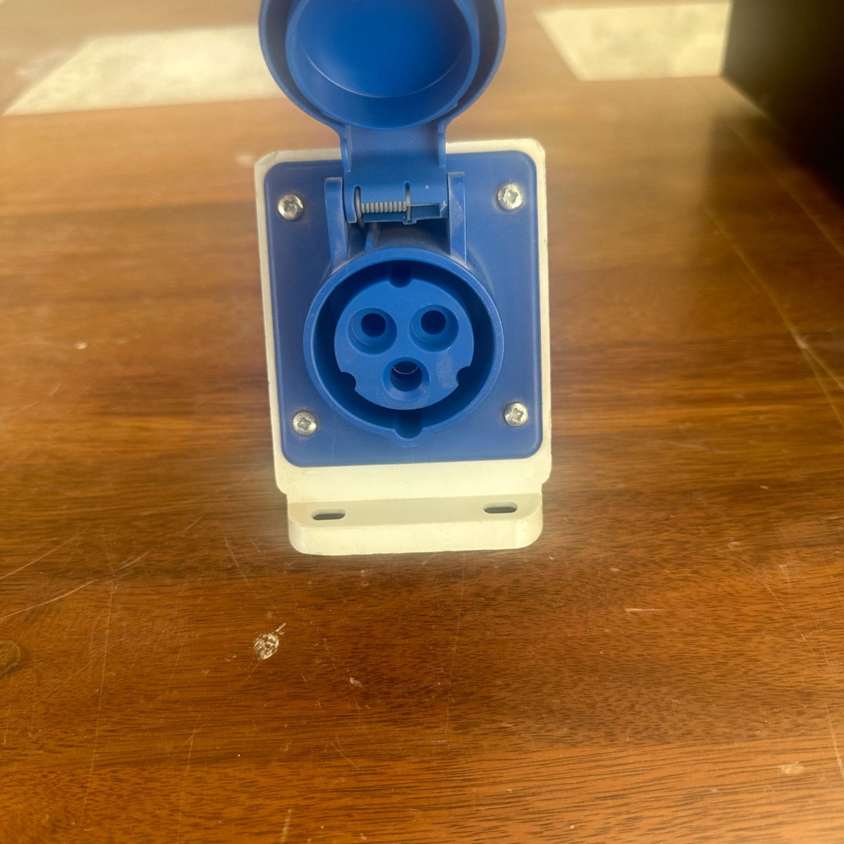 Industrial Socket - Wallmount - مقبس صناعي - مثبت على الحائط - Image 7