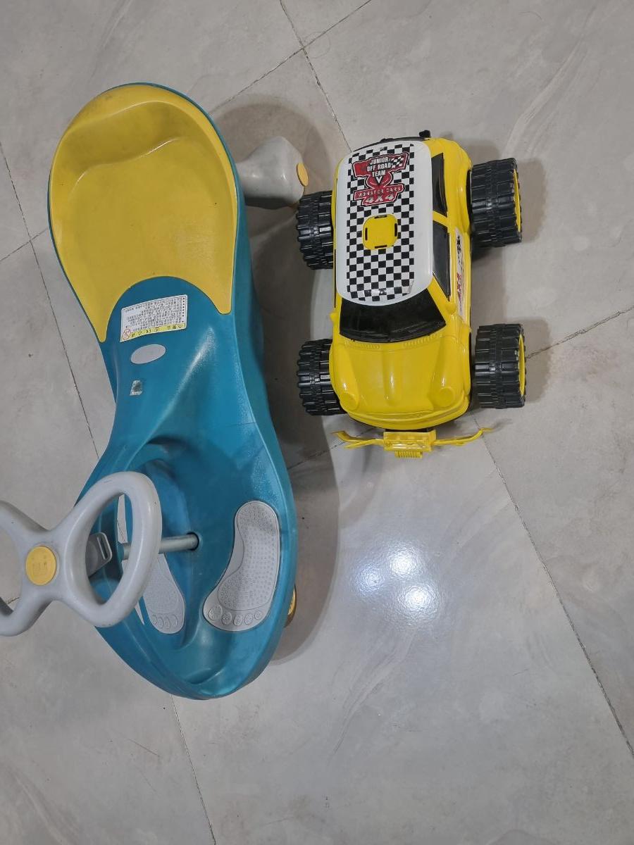 Kids car and small car .ezdan oasis - Image 3