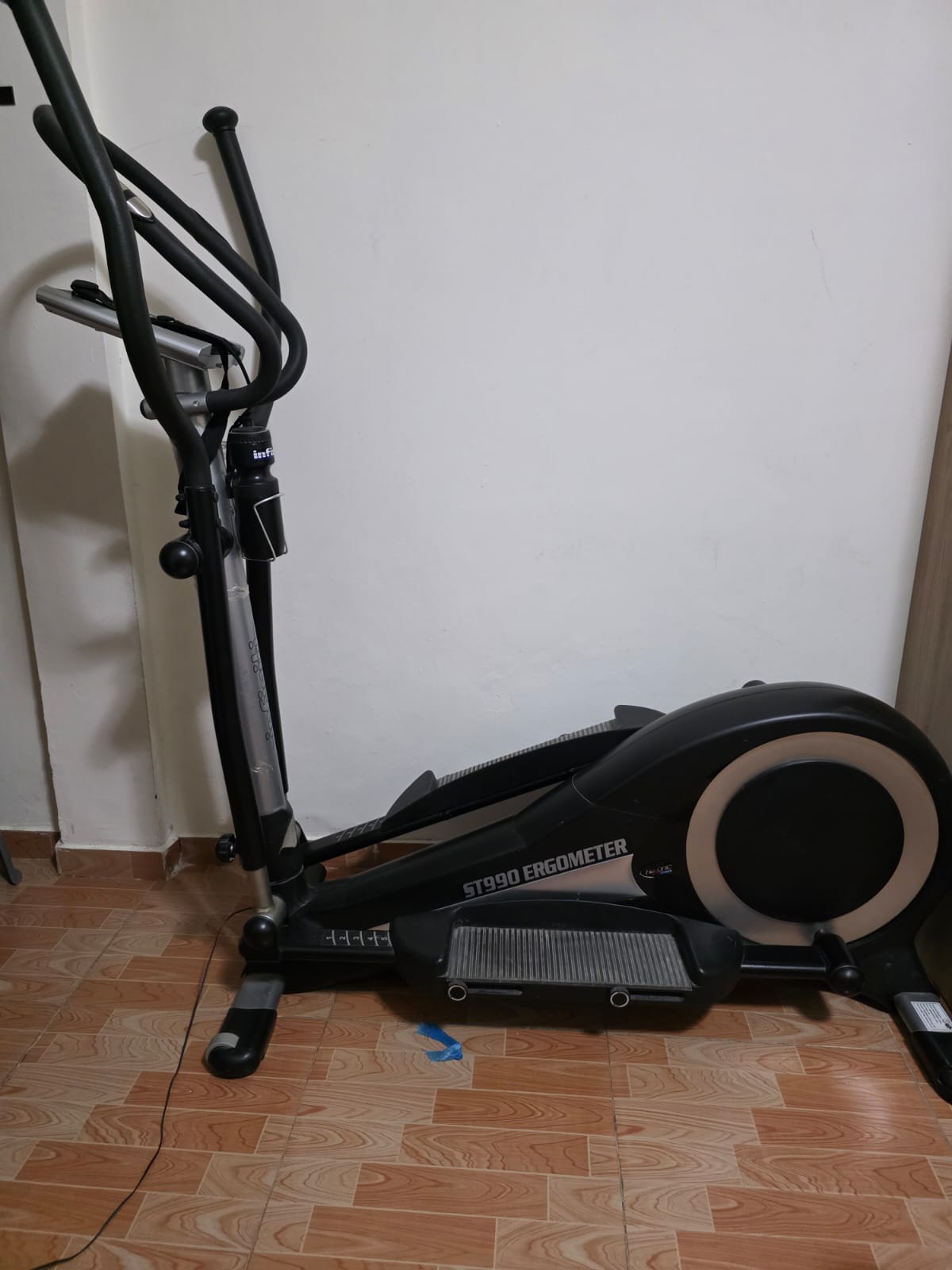 Elliptical exercise machine for sale - Image 4
