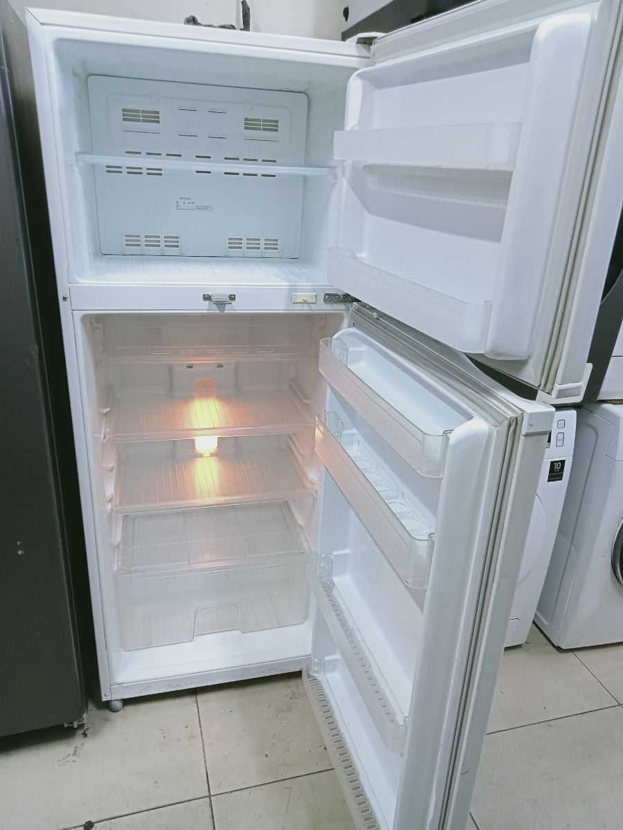 Daewoo refrigerator available for sale - Image 2