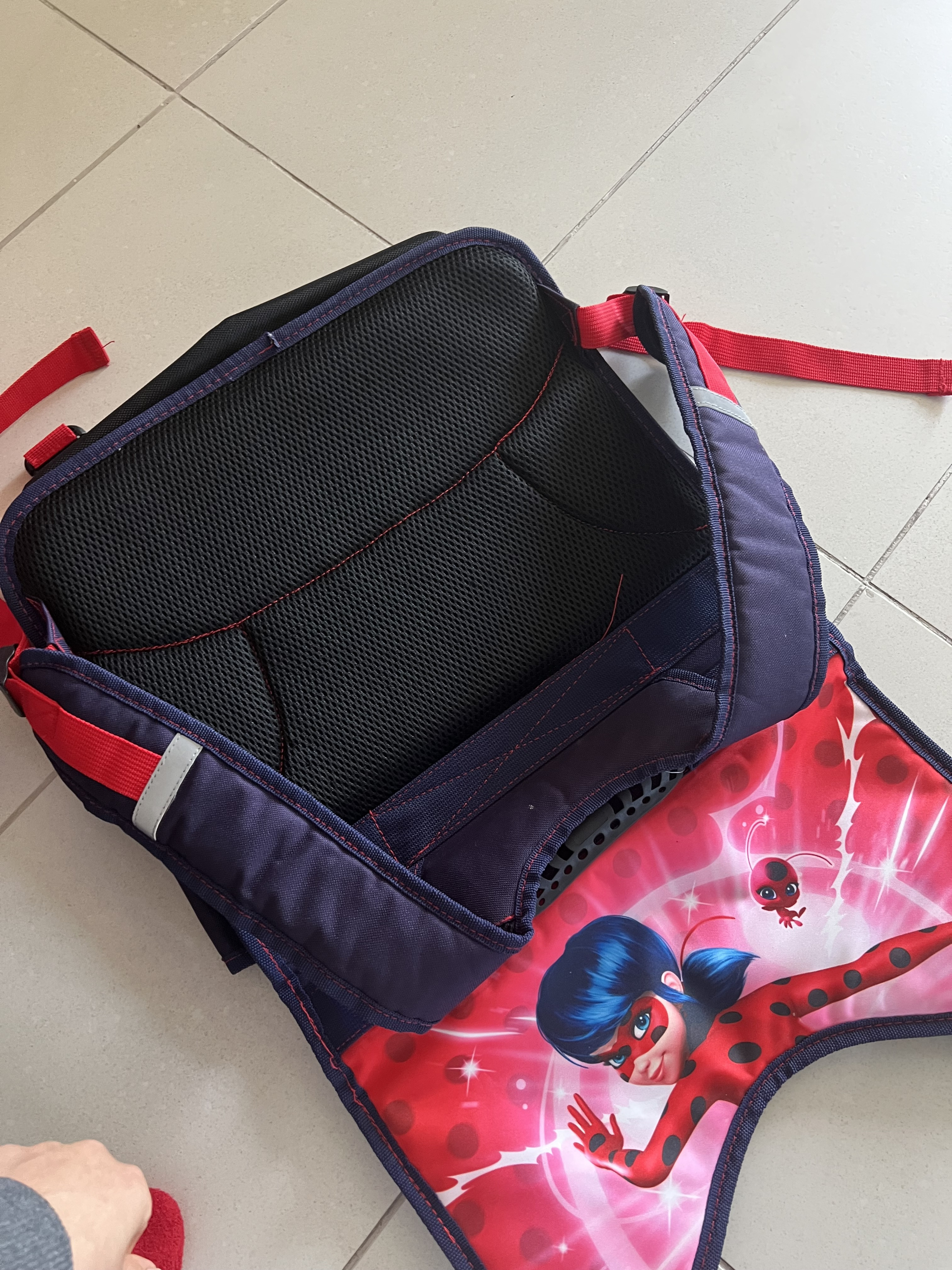2 backpack for 50 ryal - Image 3
