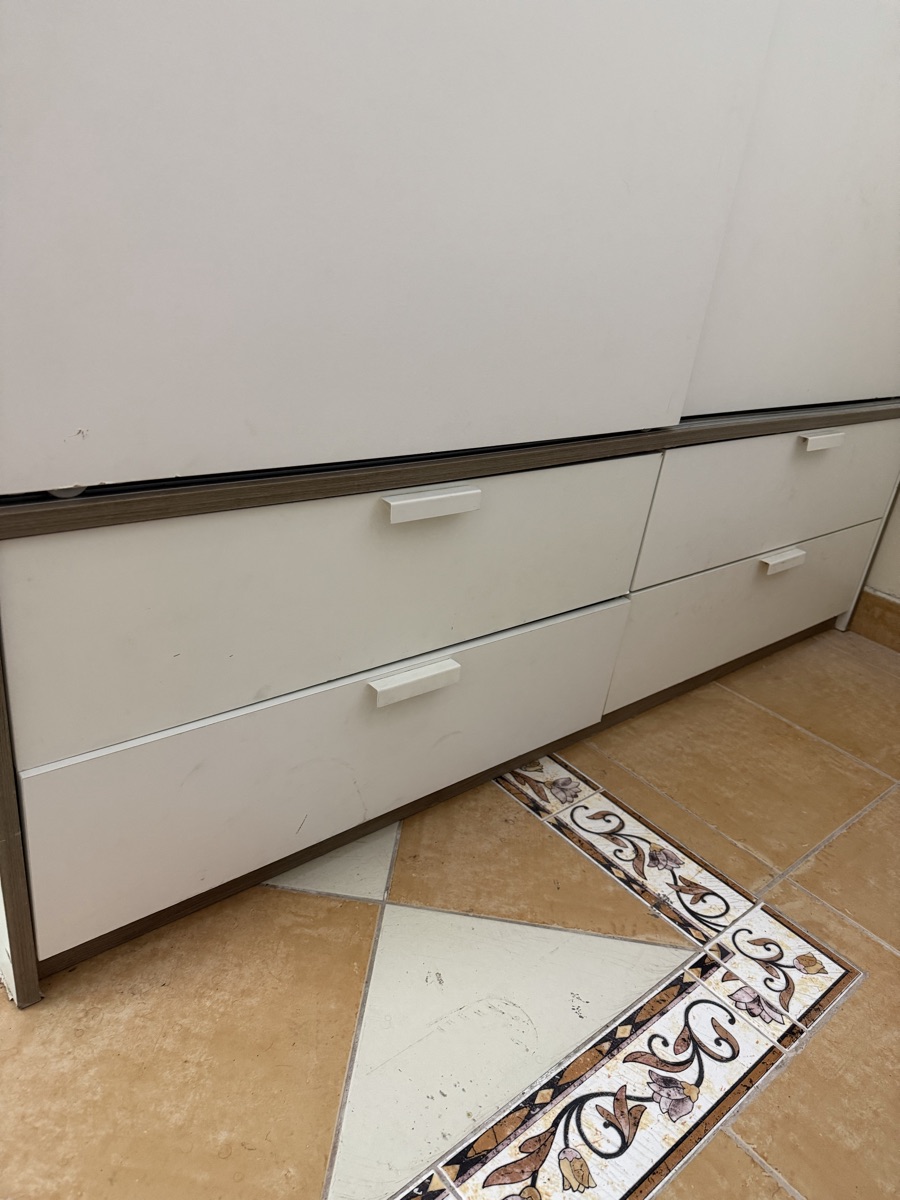 IKEA Wardrobe used in good condition urgent sell 400 QAR - Image 4