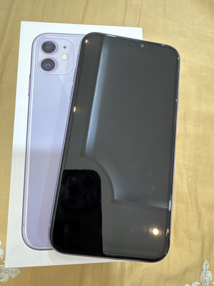 I phone 11 - Image 1
