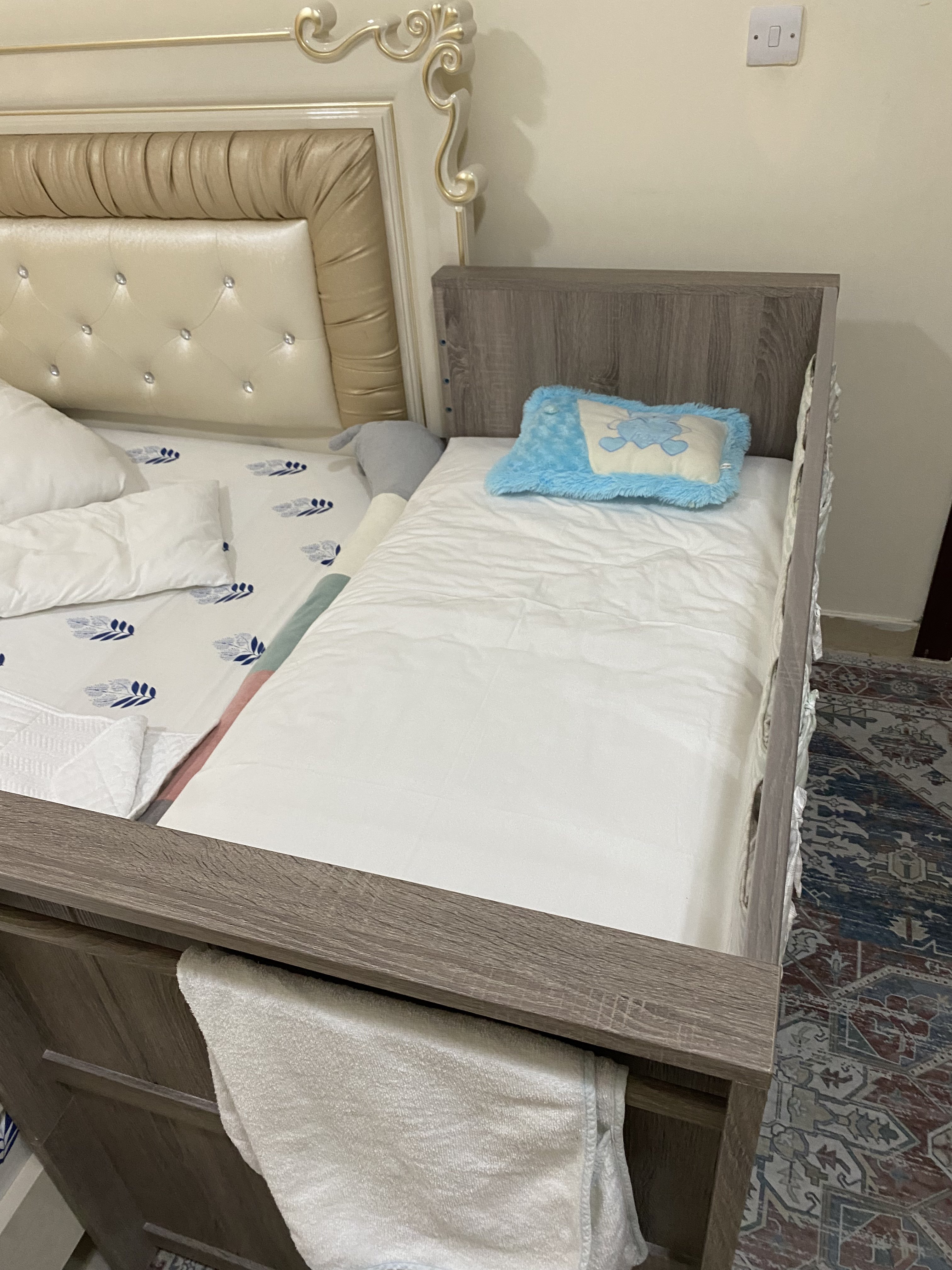 Mamas & Papas baby cot with mattress (used very little) - Image 2