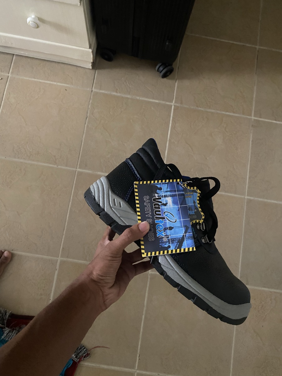 Safety Shoes - Size 42 - Image 4