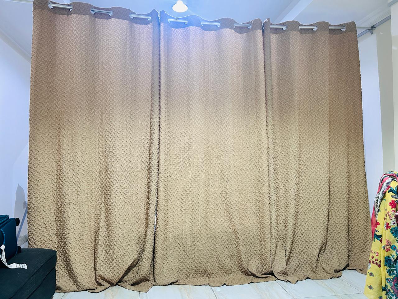 BABY FEEDING CHAIR & CURTAIN - Image 3