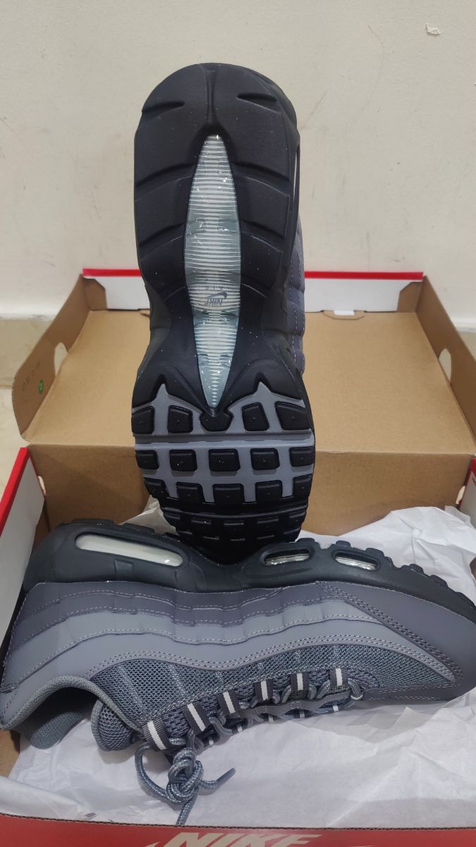 Nike Air Max 95 UK 10 NEW - Image 3