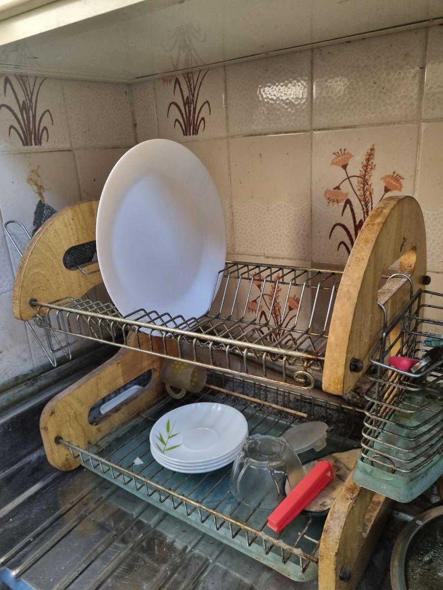 Hitach refrigerator+ wooden dining table(with 3 chairs)+ utensil stacker all for 500 QR - Image 8