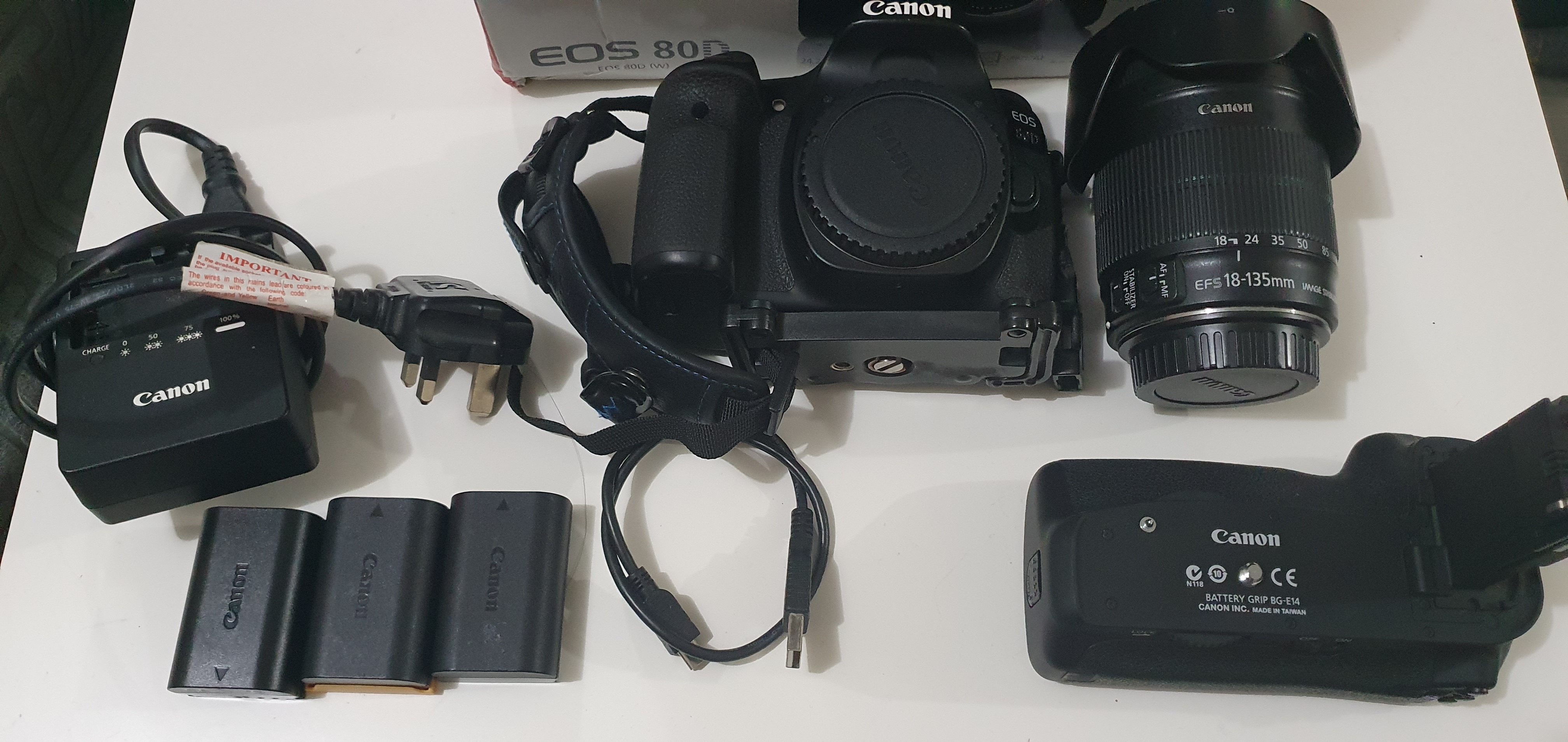Canon 80D with 18-135 lens plus accessories  - Image 2