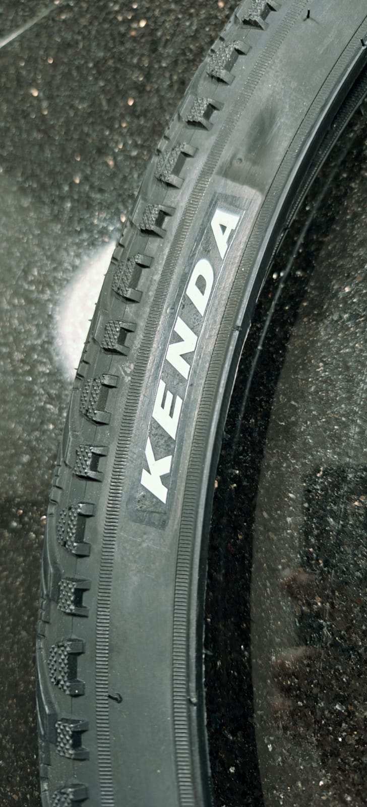 2 x KENDA tyre for bike 700x45C 28" - Image 1
