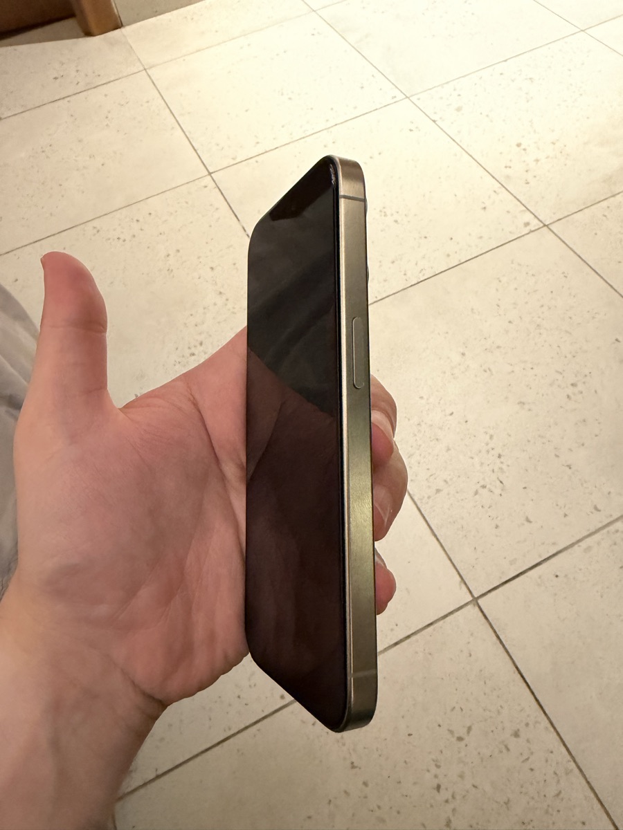 iPhone 15 Pro - Image 4