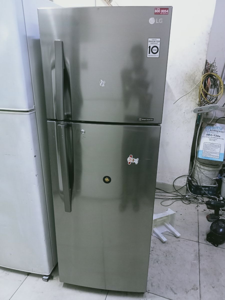 LG refrigerator available for sale - Image 1