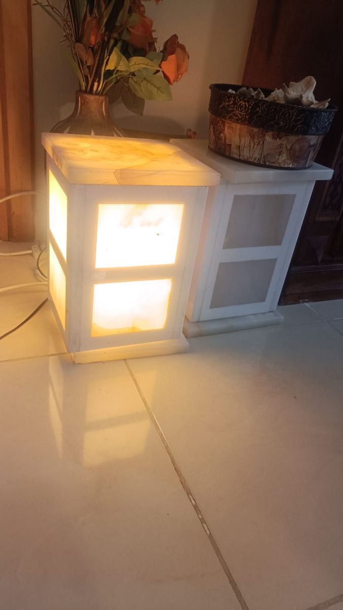 2 pairs of lamp shades and 2 pendent lights - Image 3