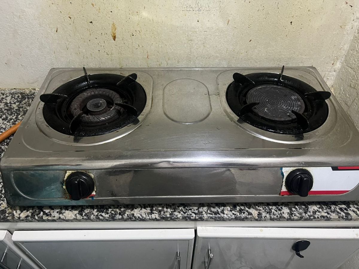 Bed and gas stove and all set inculding regulator - Image 2