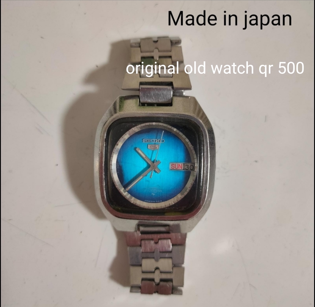 Men watch and women watch  - Image 10