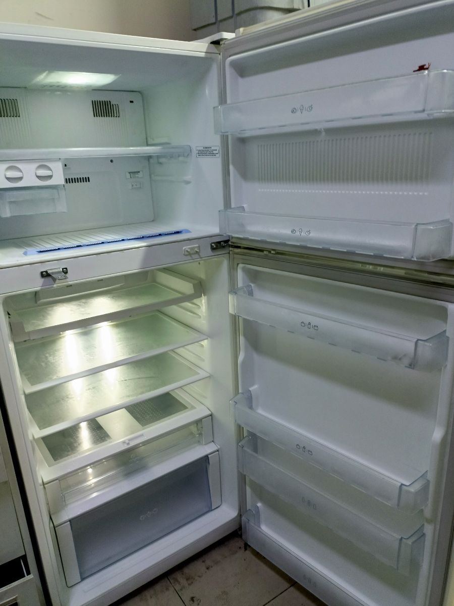 Lg refrigerator - Image 2