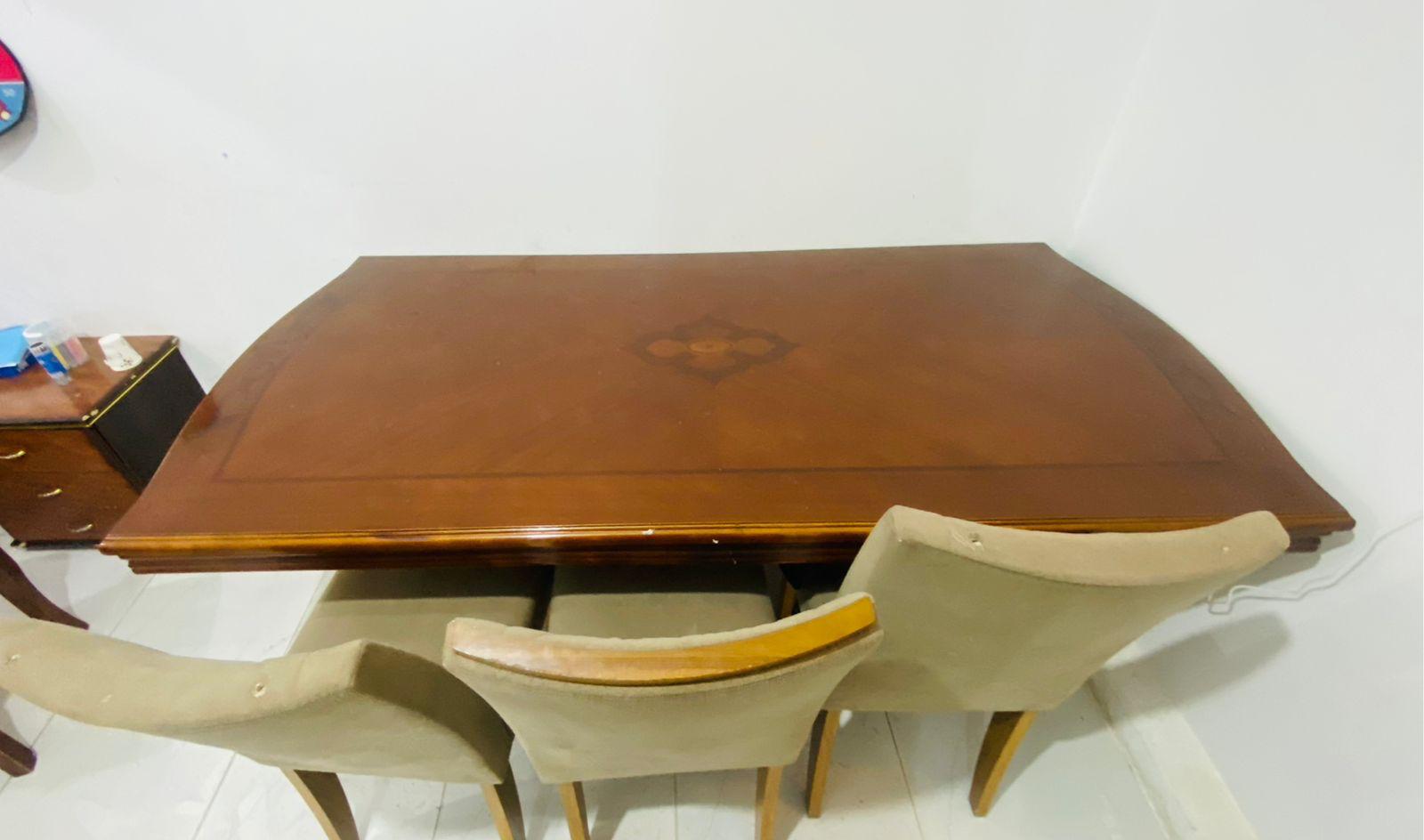 Good Condition Dining Table with 4 Chair - Image 1