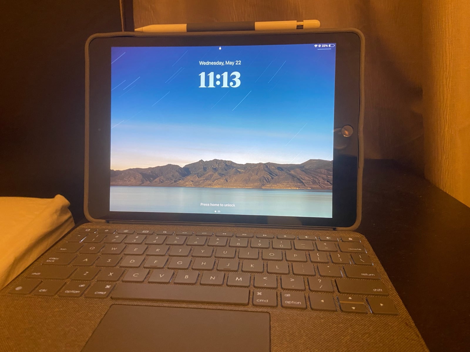 iPad 8 128GB (with Apple Pencil and Logitech combo touch) - Image 2