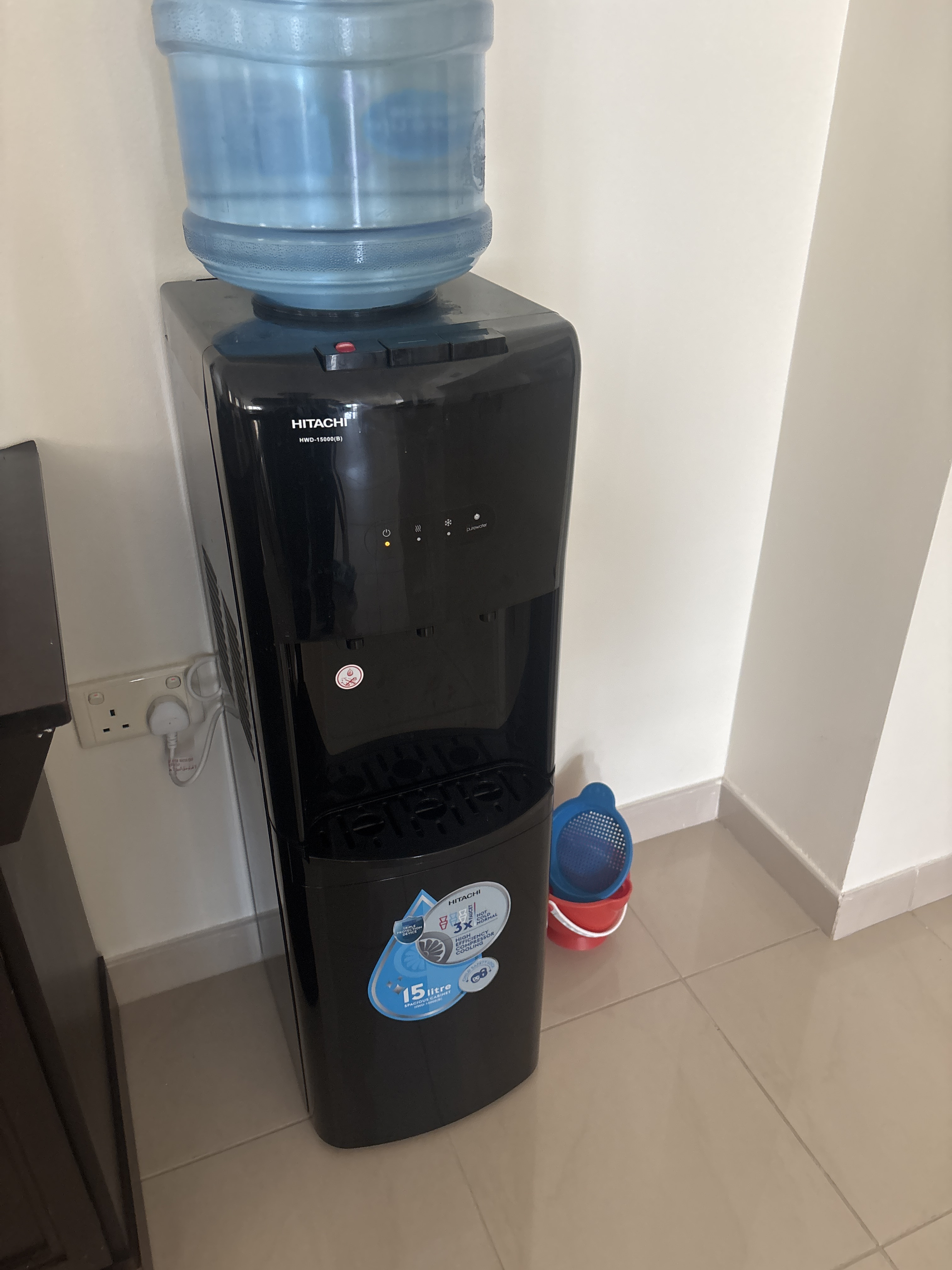 Water dispenser Hitcahi - Image 1