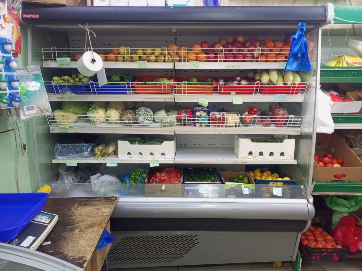 Open refrigerator display - Image 1