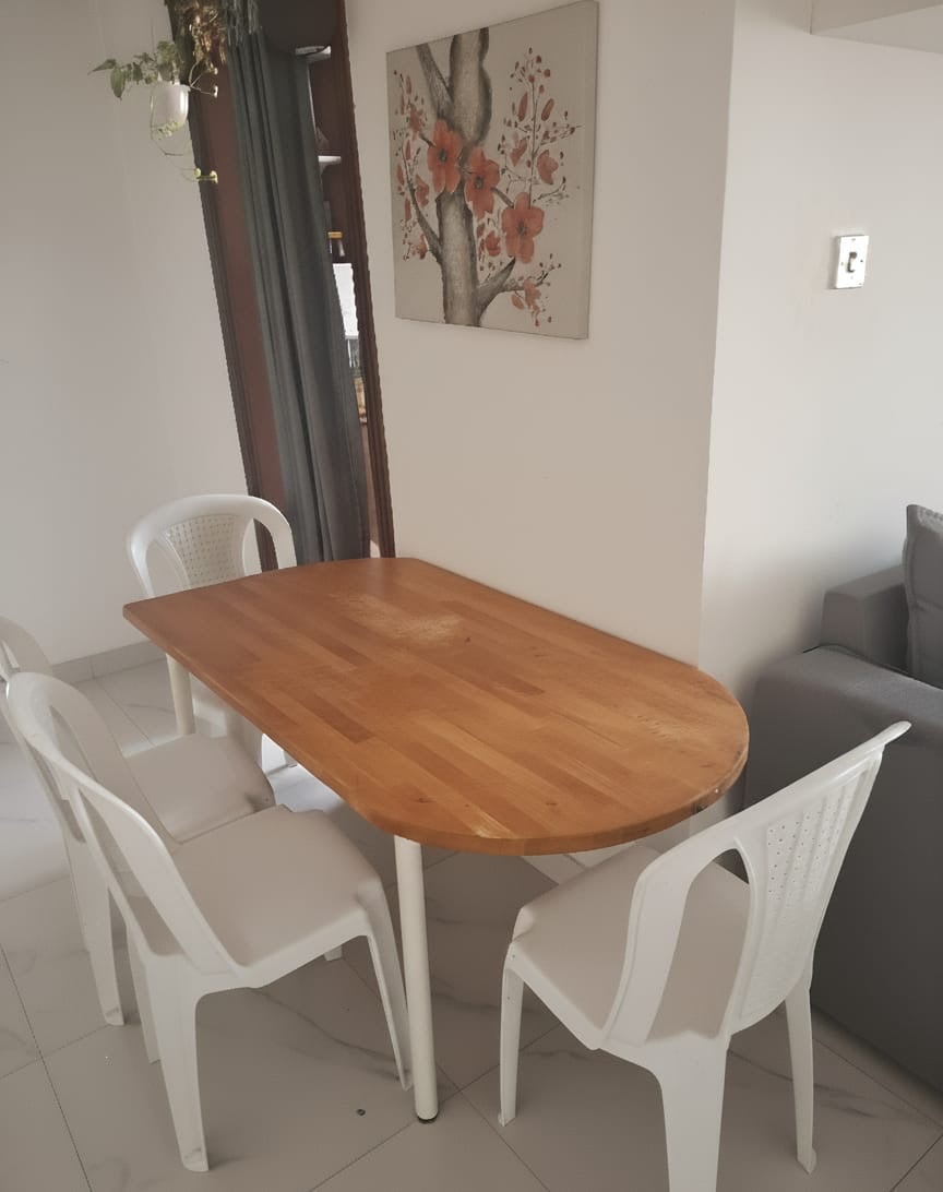 Dining table - Image 1