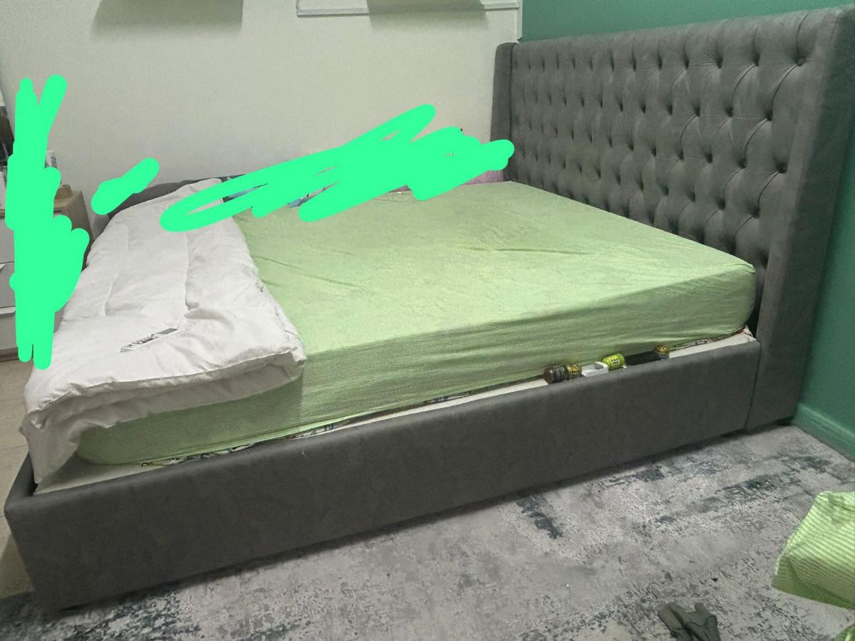Bed frame - Image 1
